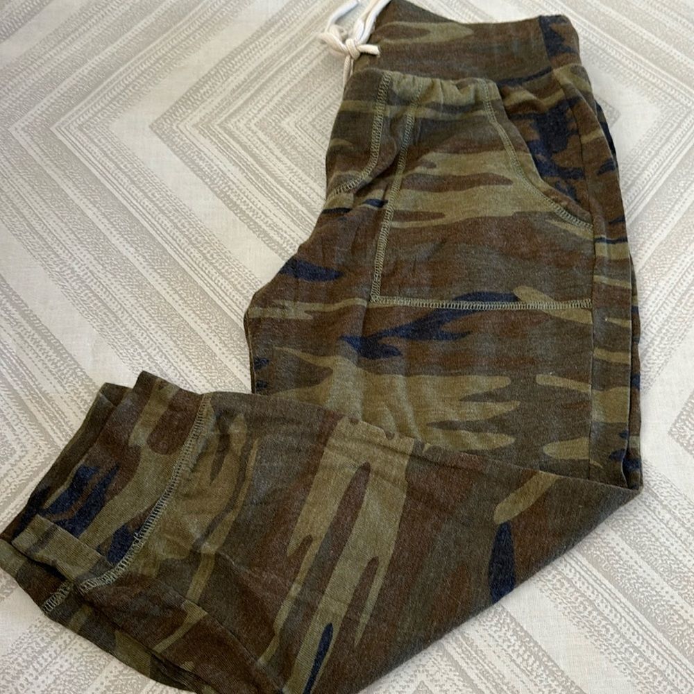 Alternative Earth Camouflage Lightweight Cropped Drawstring Joggers